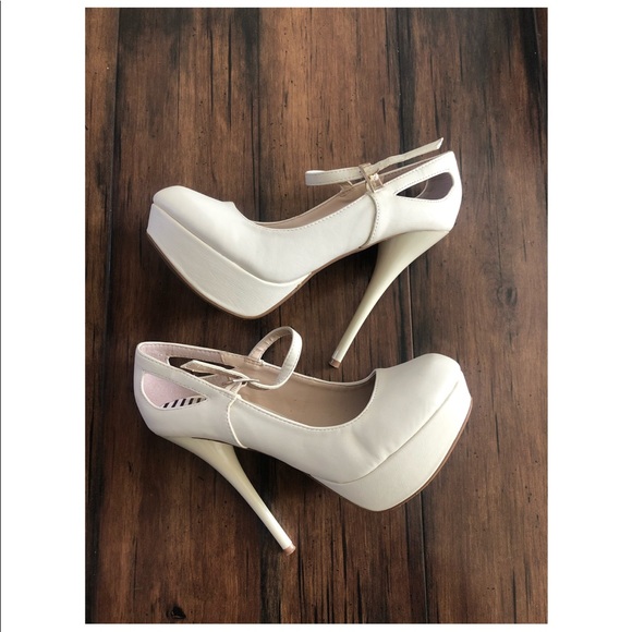 Heels - Picture 2 of 3